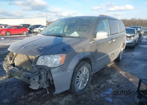 2015 Chrysler Town & Country Touring-L z USA, uszkodzony, nr VIN 2C4RC1CG6FR618581